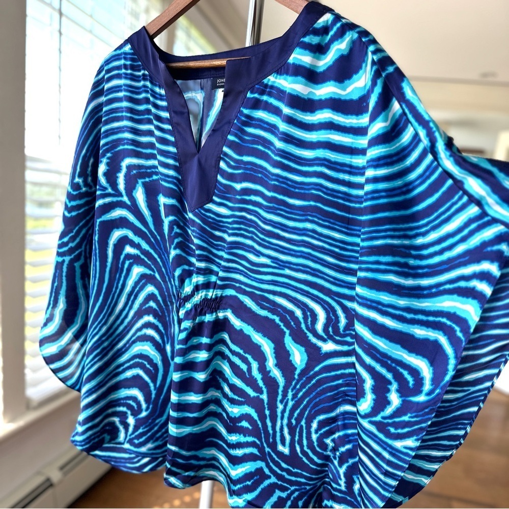 Jones New York Blue Graphic Blouse, split neck, dolman cut, oversized, flowy